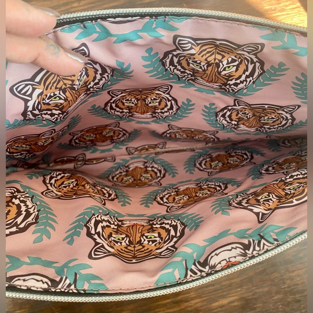 Stella & Dot Lady Boss Camouflage Tote with Laptop Holder - Picture 12 of 14